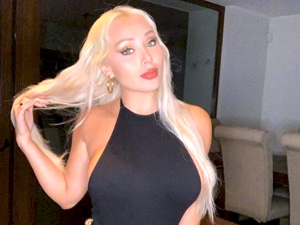 Daniella Chavez blond