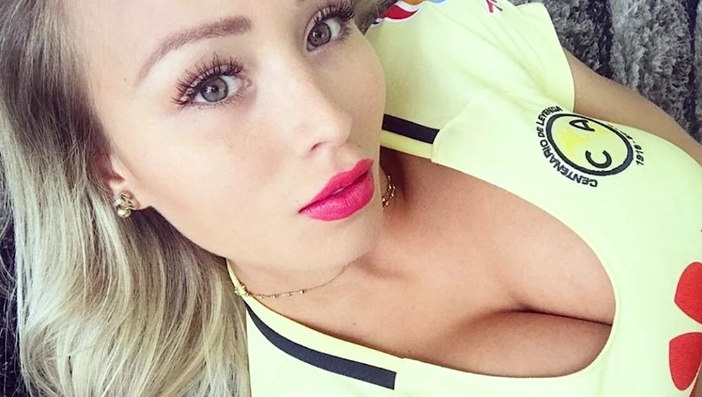 Daniella Chavez Selfies
