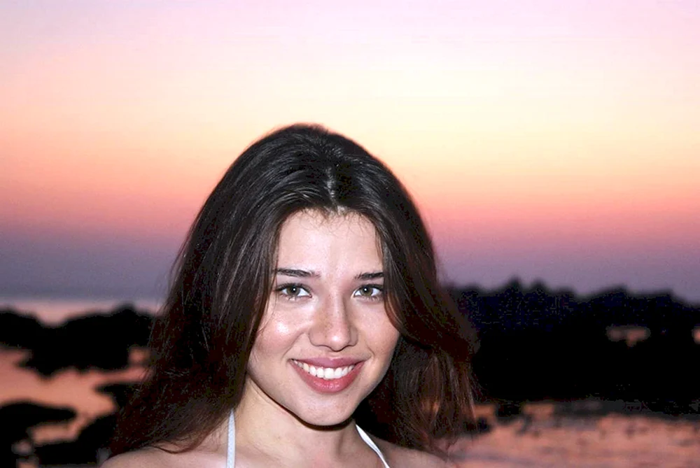 Alina Astrovskaya in einem Badeanzug