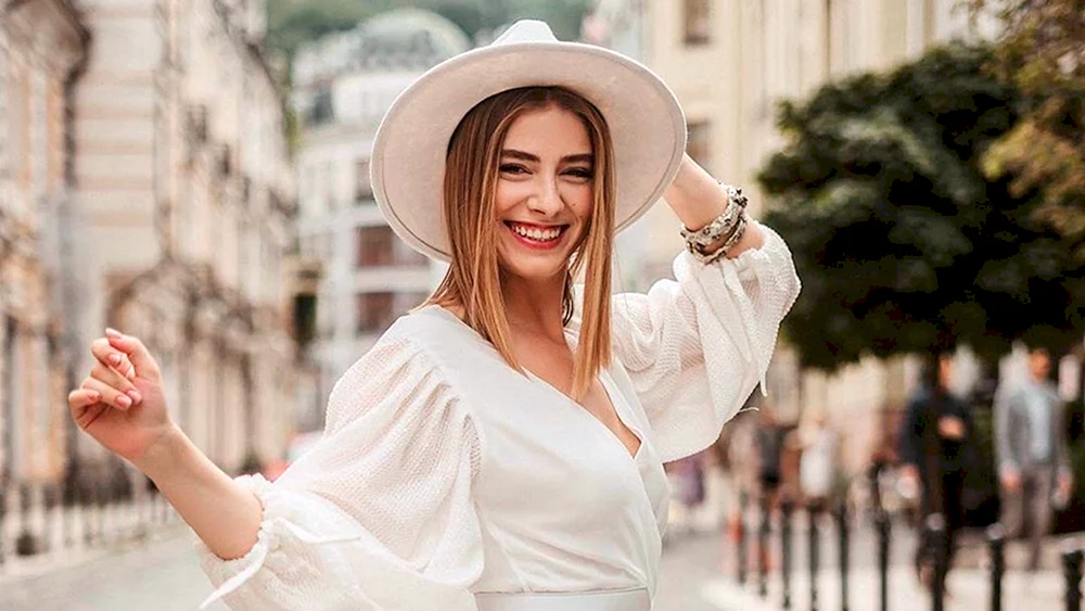 Darya Petrozhitskaya papik