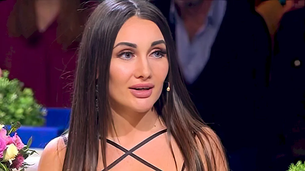 Kira Mayer in der Untersuchungshaftanstalt