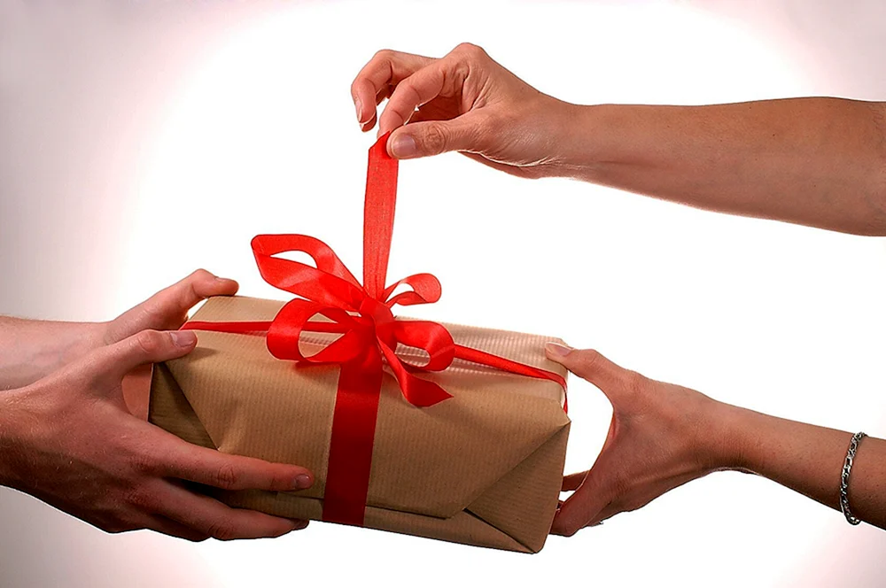 Geschenk in der Hand
