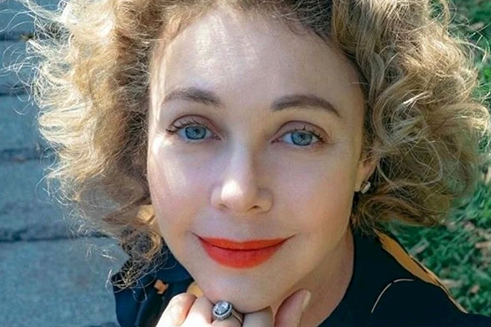 Dasha Zaitseva ist UNBozhena Rynska in ihrer Jugend