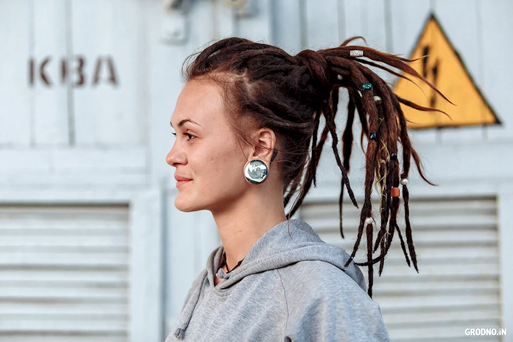 De Dreadlocks auf dem Unterkopf