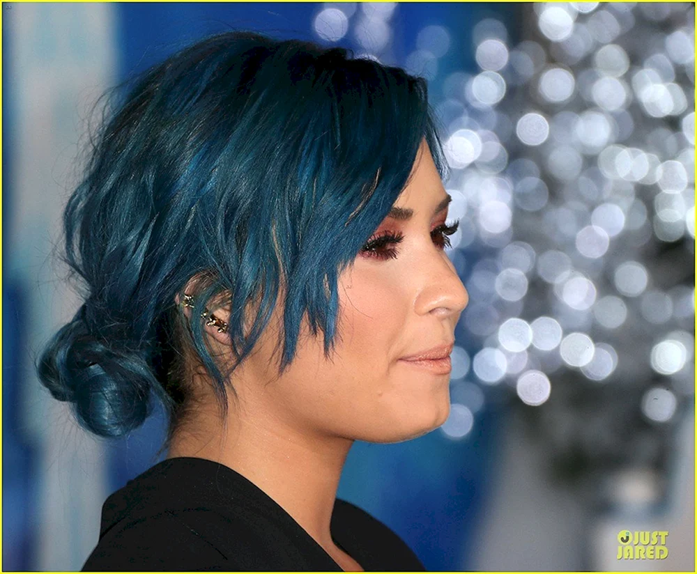 Linda Halberg blaues Haar