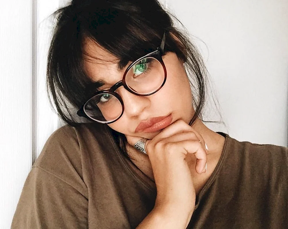Demi Lovato mit Sonnenbrille