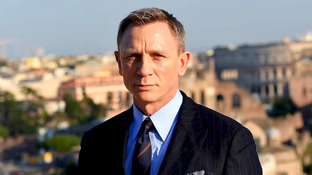 Daniel Craig