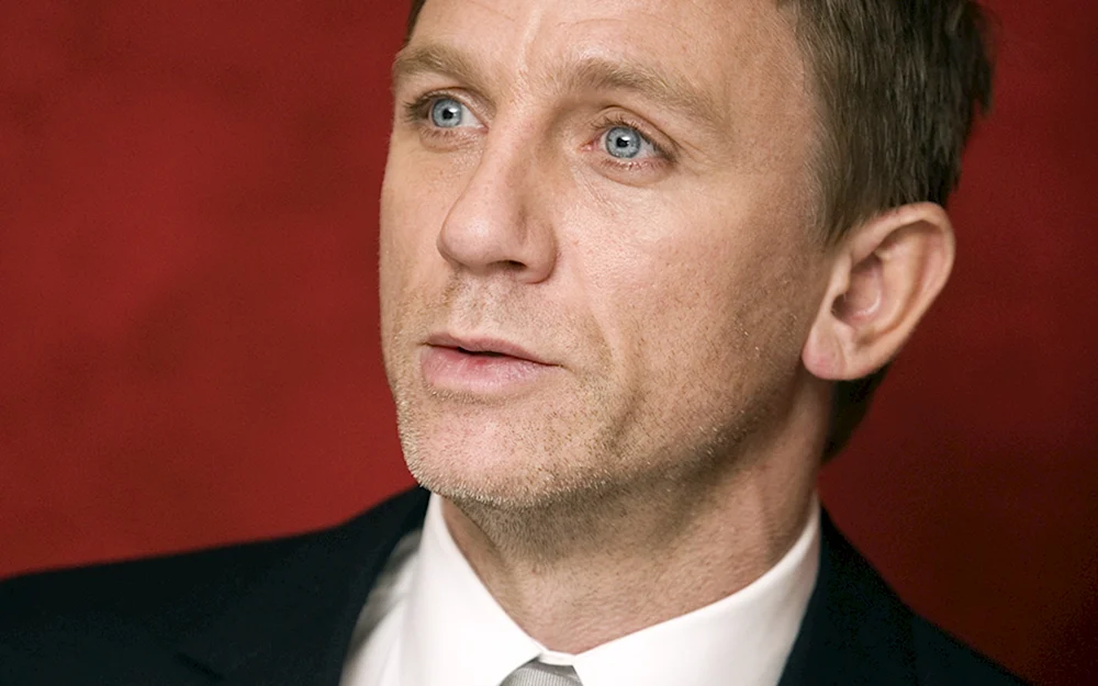 Daniel Craig