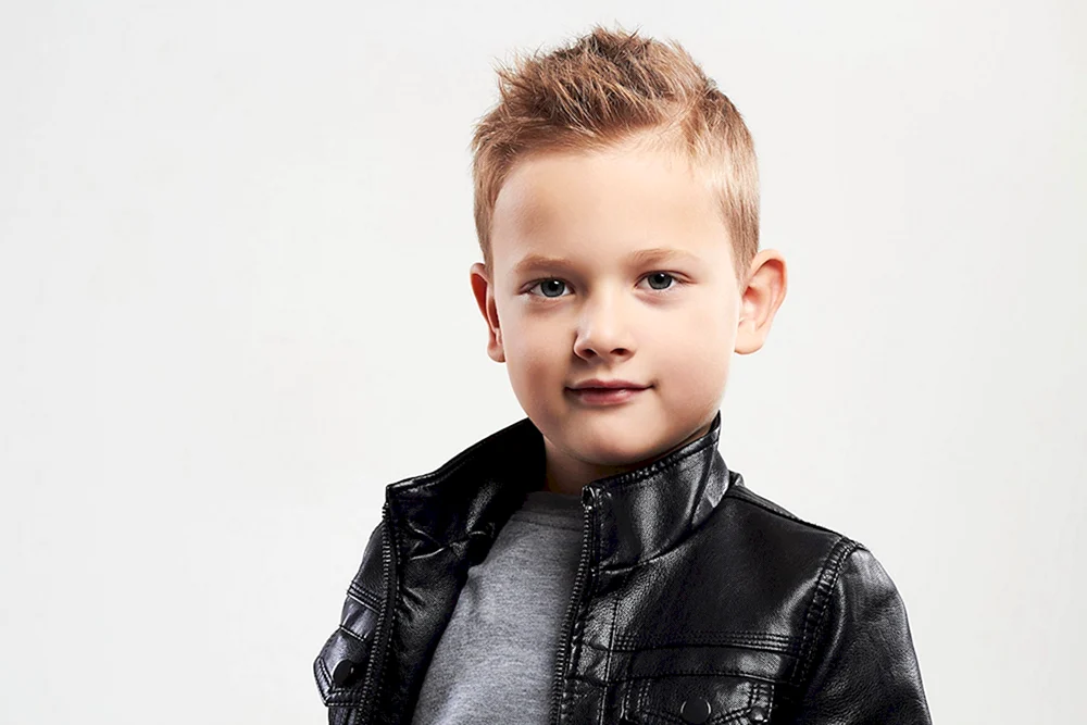 Kinder-Modellier-Haarschnitte