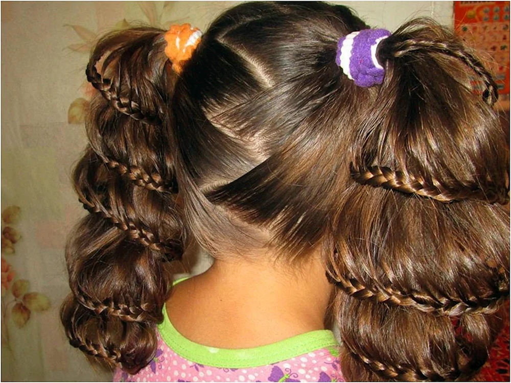 Frisur für Matinee für Mädchen im Kindergarten