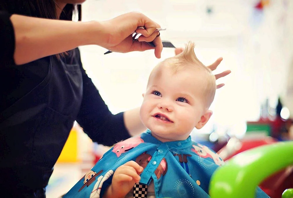 Jungenhaarschnitte für 1 Jahr alte Jungen mit blondem Haar