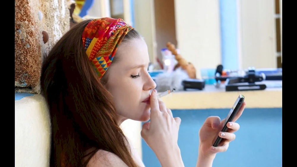 Mädchen mit Telefon