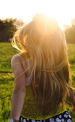Mädchen mit blondem Haar