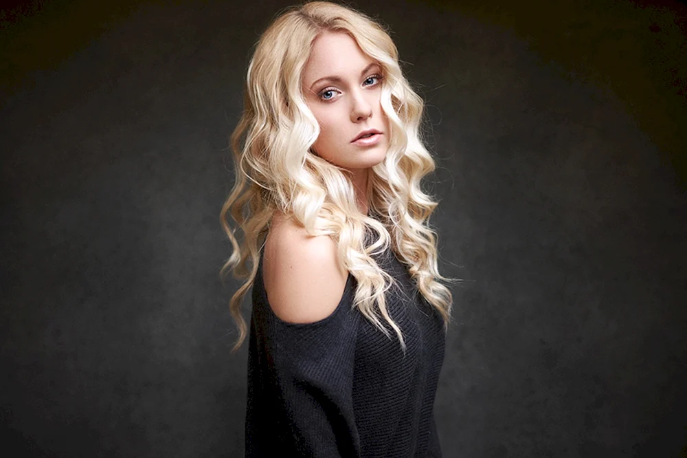 Blondes Mädchen mit blonden Haaren
