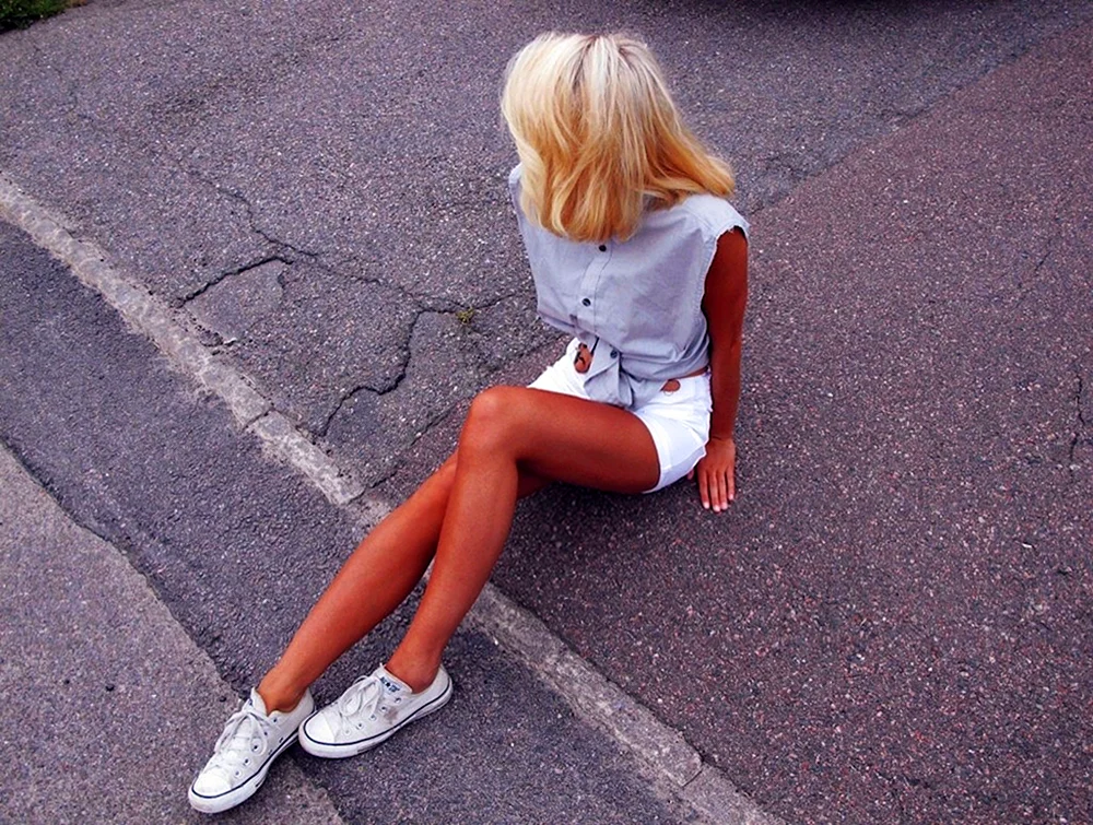 Blondes Mädchen von hinten