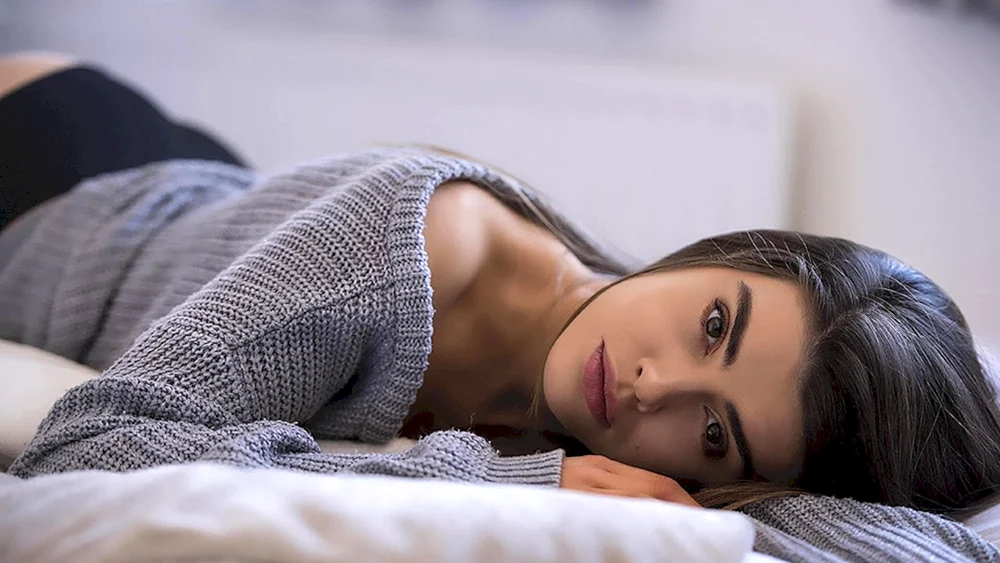 Mädchen liegend
