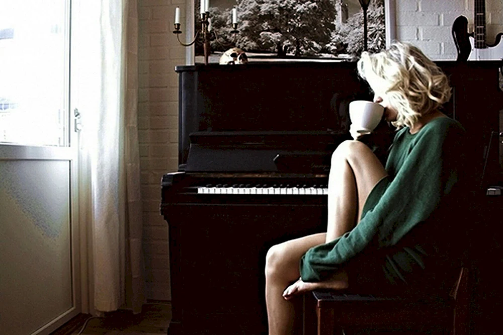 Mädchen und Klavier