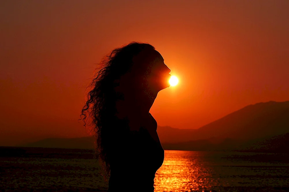Mädchen bei Sonnenuntergang