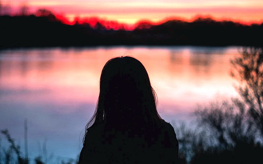 Mädchen bei Sonnenuntergang