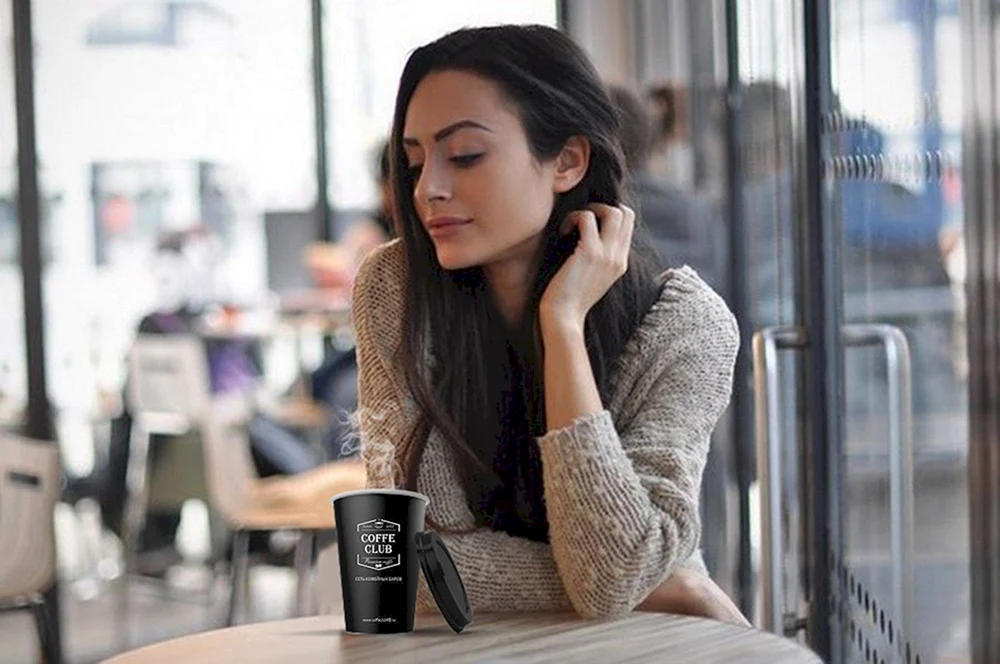 Mädchen mit Kaffee