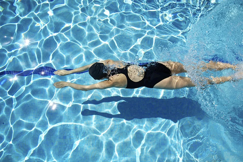 Mädchen im Pool