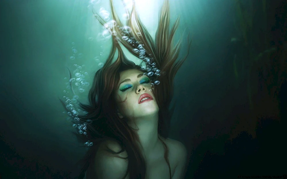 Mädchen beim Schwimmen im Meer