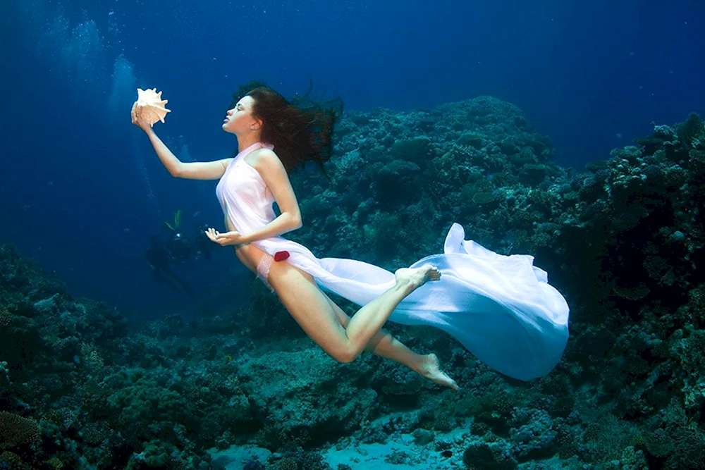 Mädchen unter Wasser