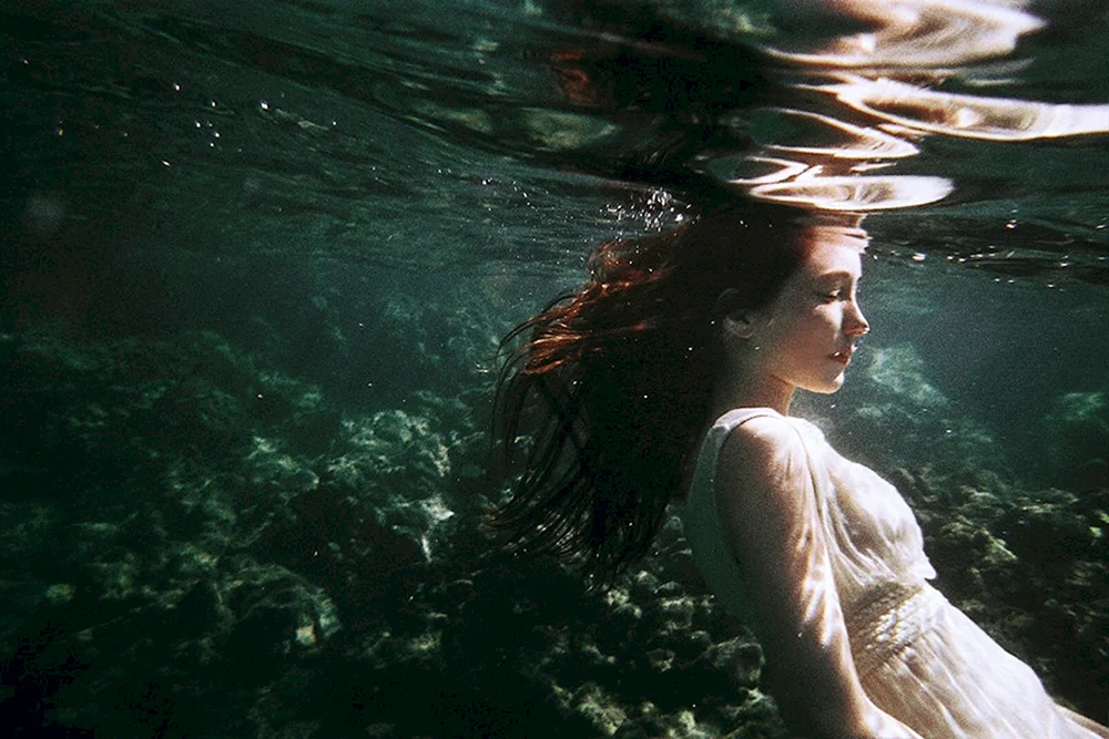 Mädchen unter Wasser