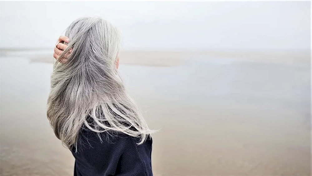 Mädchen mit weißen Haaren