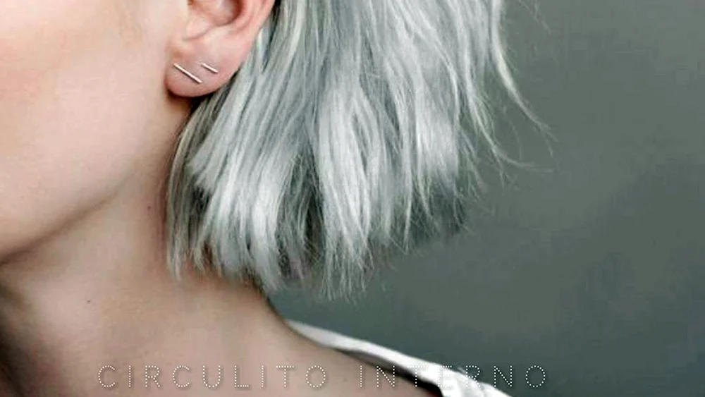 Mädchen mit weißen Haaren