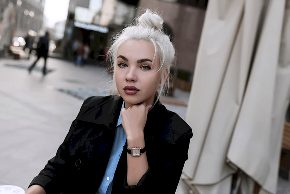 Mädchen weißhaarig