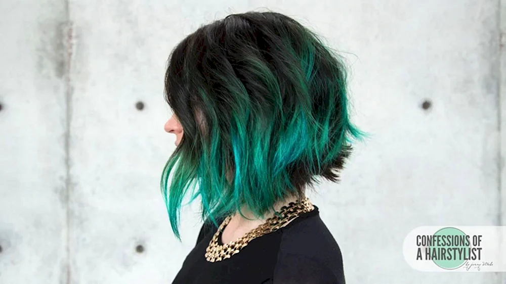 Mädchen mit türkisem Haar