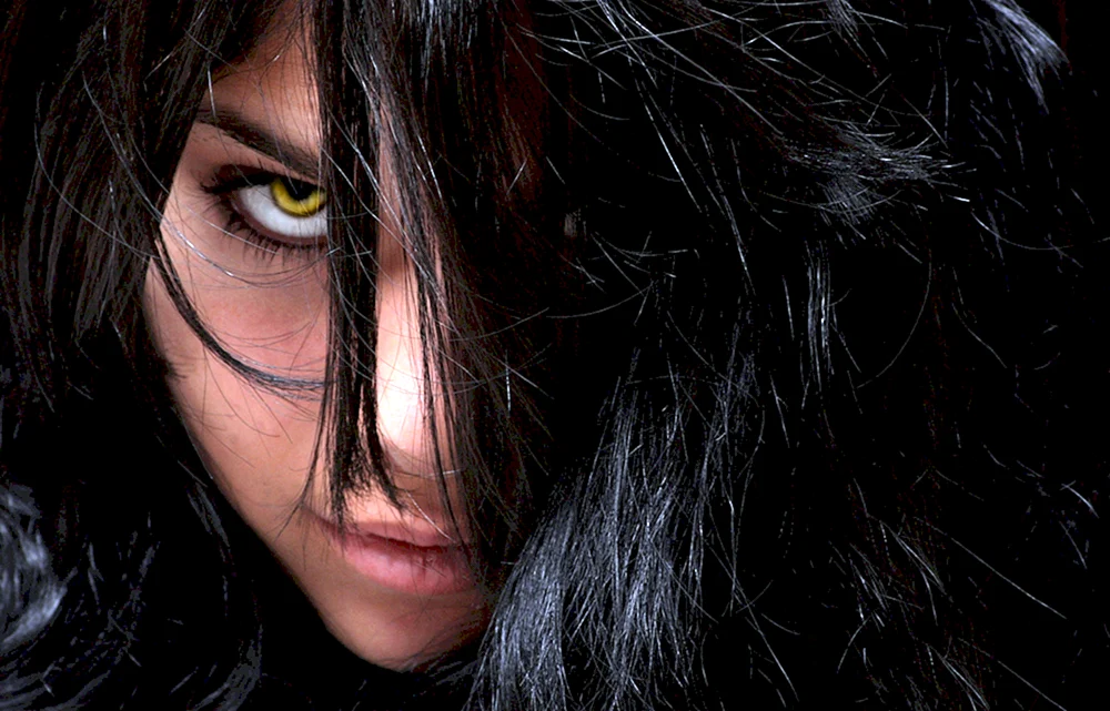 Mädchen mit schwarzen Haaren