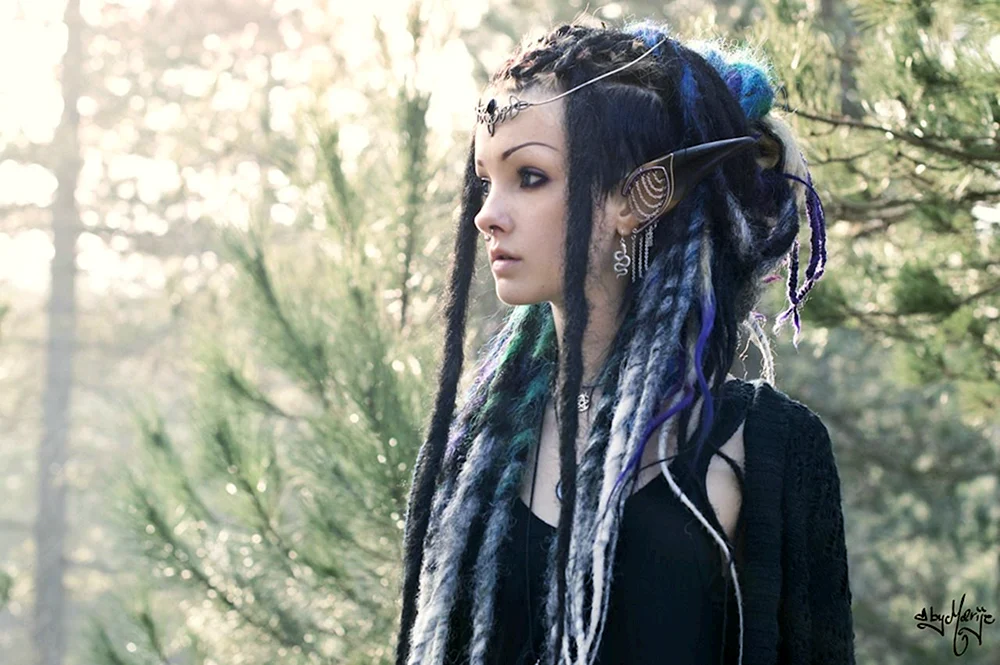 Mädchen mit Dreadlocks