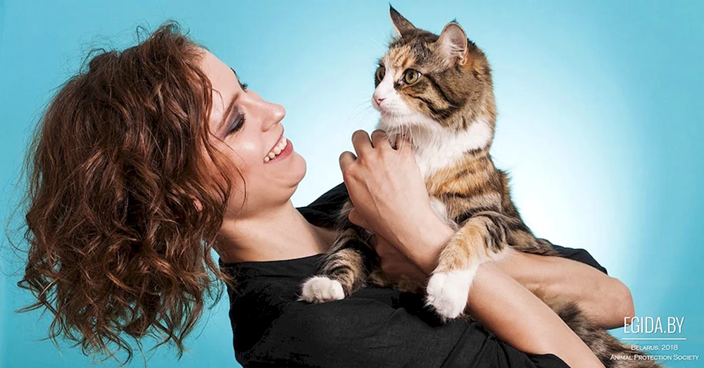 Mädchen mit Katze