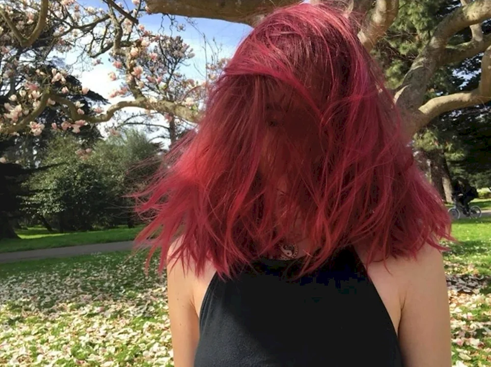 Bob Cascade Haarschnitt für mittelrotes Haar