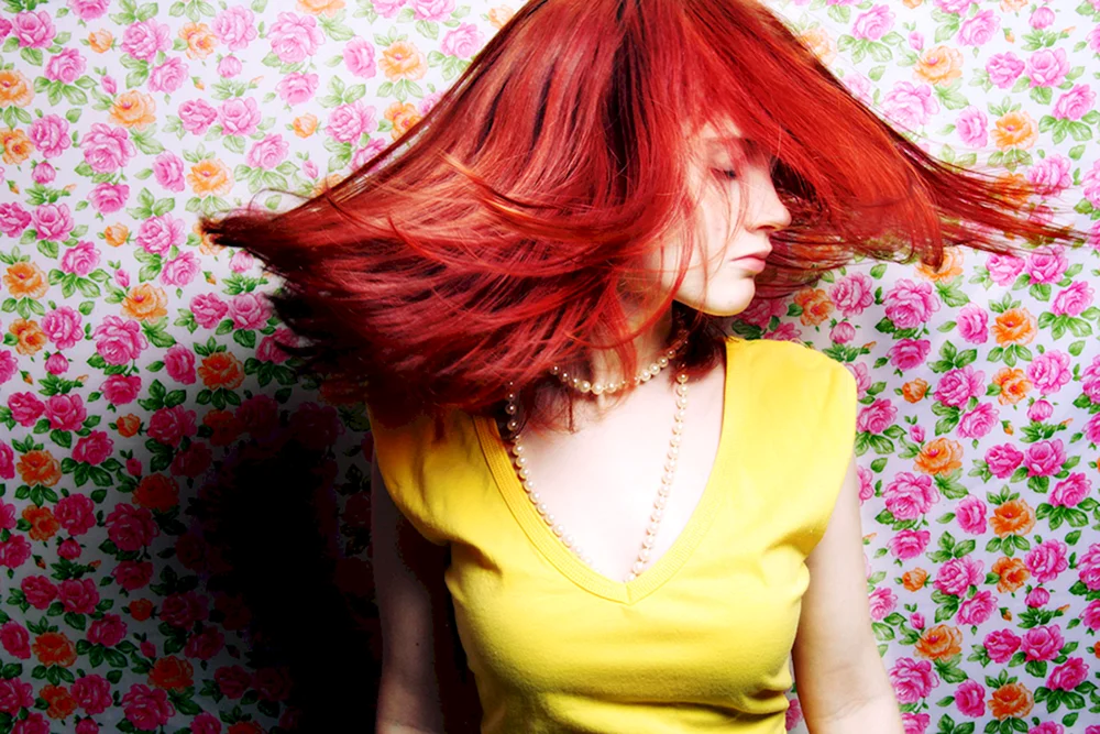 Rotes Tonikum für blondes Haar