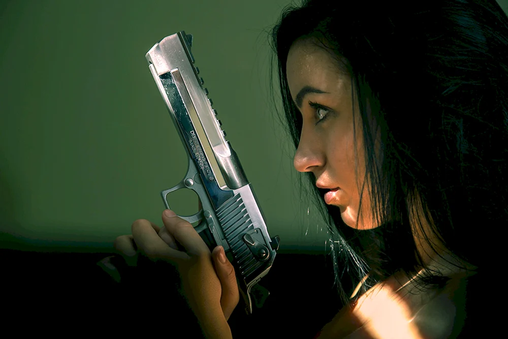 Lara Croft mit Pistolen
