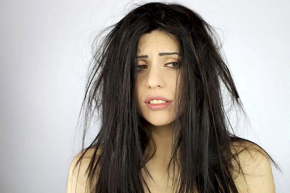 Mädchen mit zerzaustem Haar