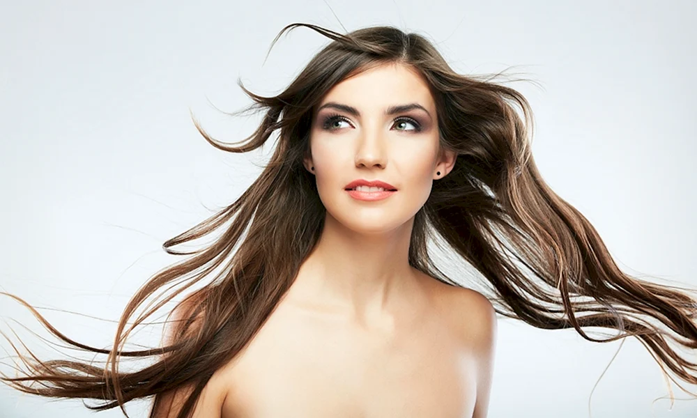 Mädchen mit gewelltem Haar Haare