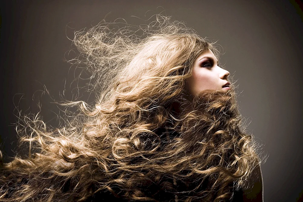 Mädchen mit schlaffem Haar