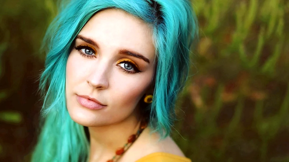 Mädchen mit blauem Haar