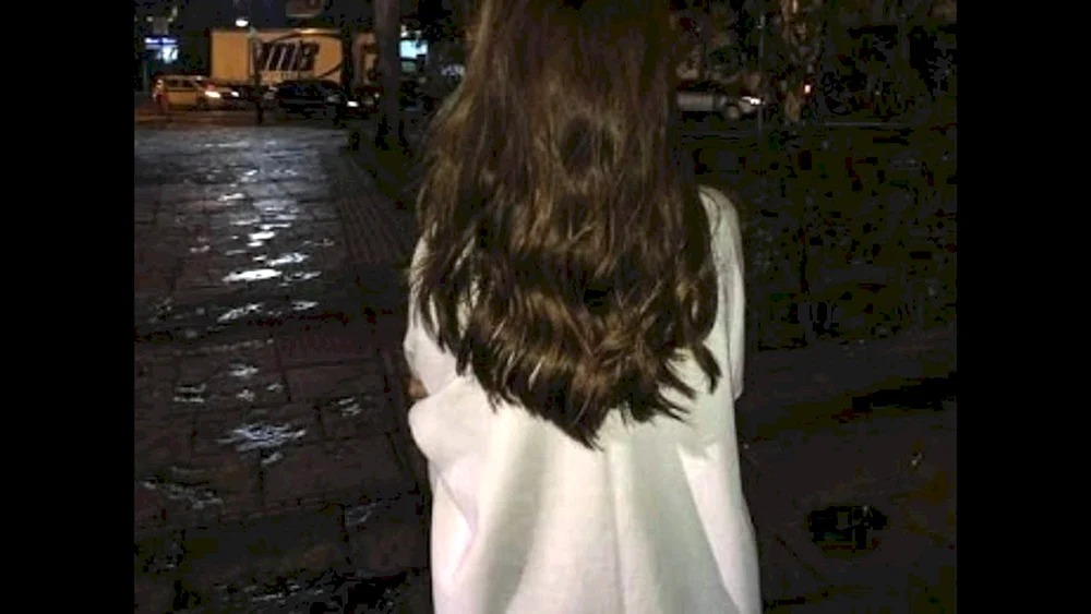 Blondine 14 Jahre alt ohne Gesicht