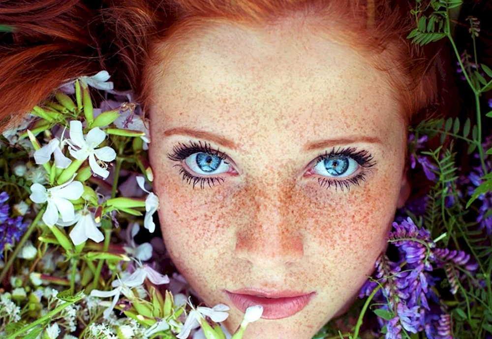 Mädchen mit Sommersprossen