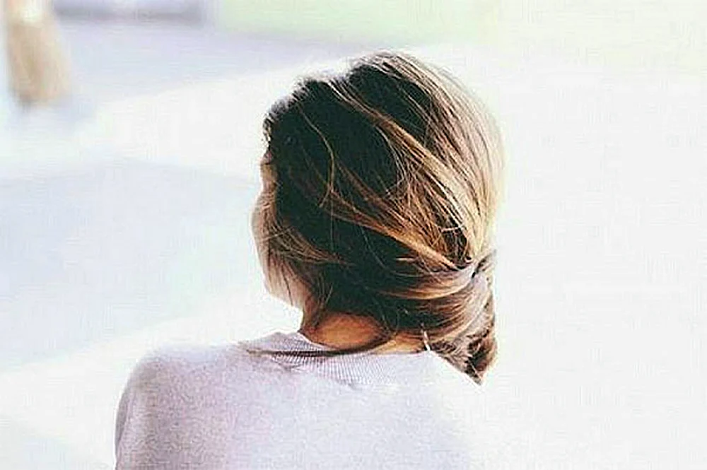 Mädchen mit lockigem Haar