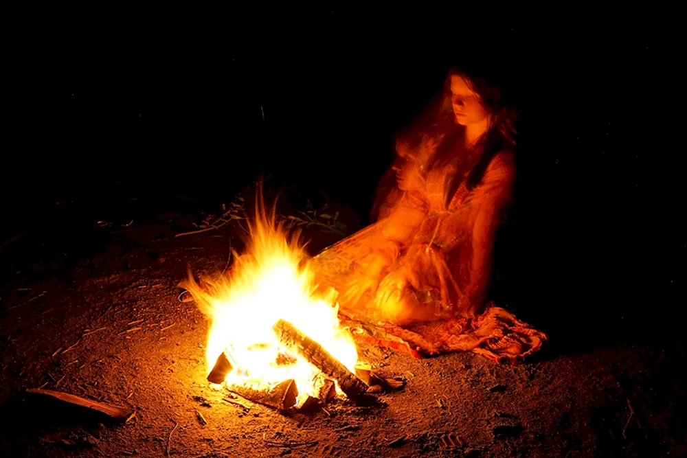 Marco Melgrati Hexe am Feuer