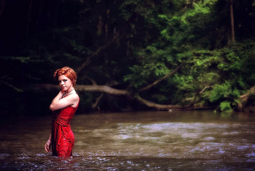 Mädchen am Fluss