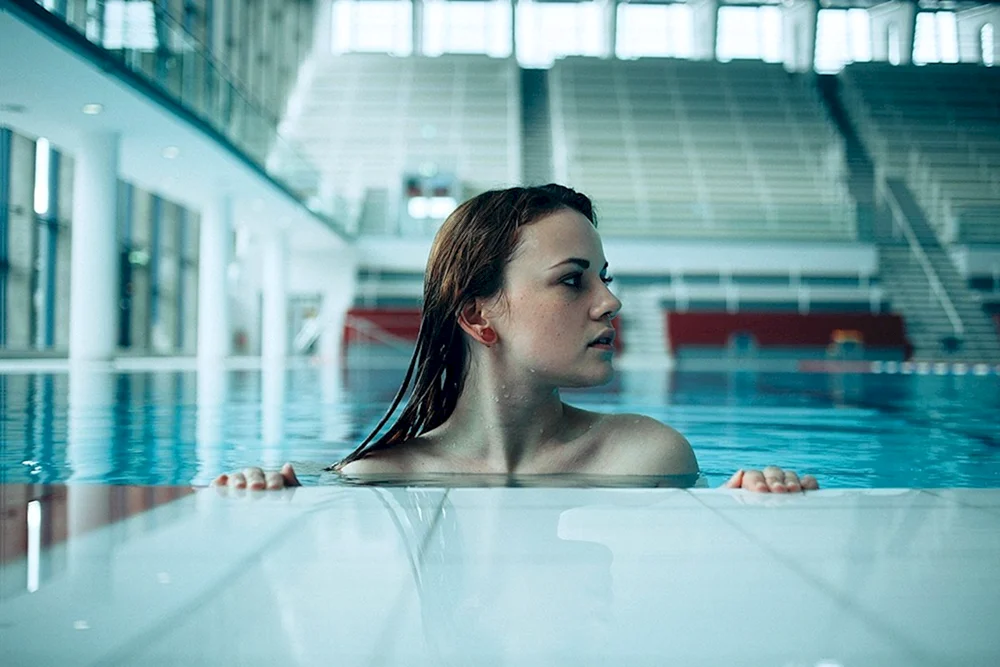 Mädchen im Pool
