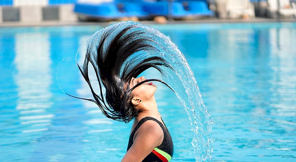 Mädchen im Pool