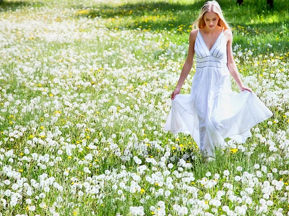 Mädchen im weißen Kleid